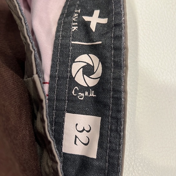 Red trunks - Picture 3 of 3